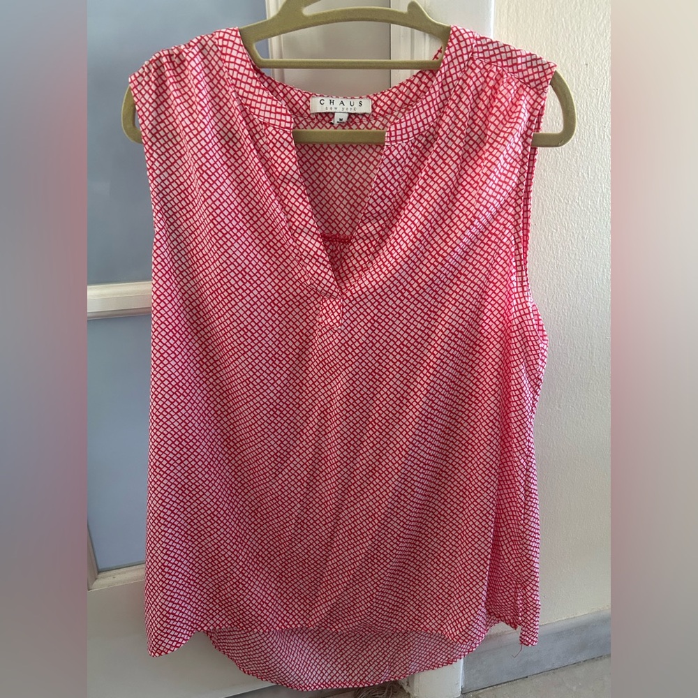 CHAUS New York - sleeveless top- 100% polyester - soft - size M